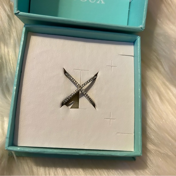 Beaux Bijoux Sterling Silver Criss Cross ring - Picture 2 of 3